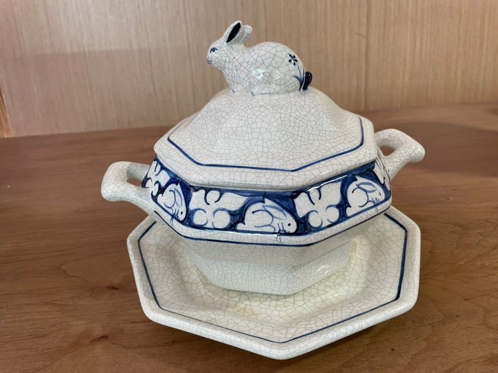 Dedham Pottery Vintage 1986 china Set with Bunny