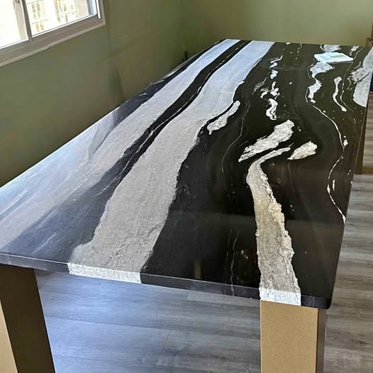 Dining room table / Copacabana quartz in Kersey, CO