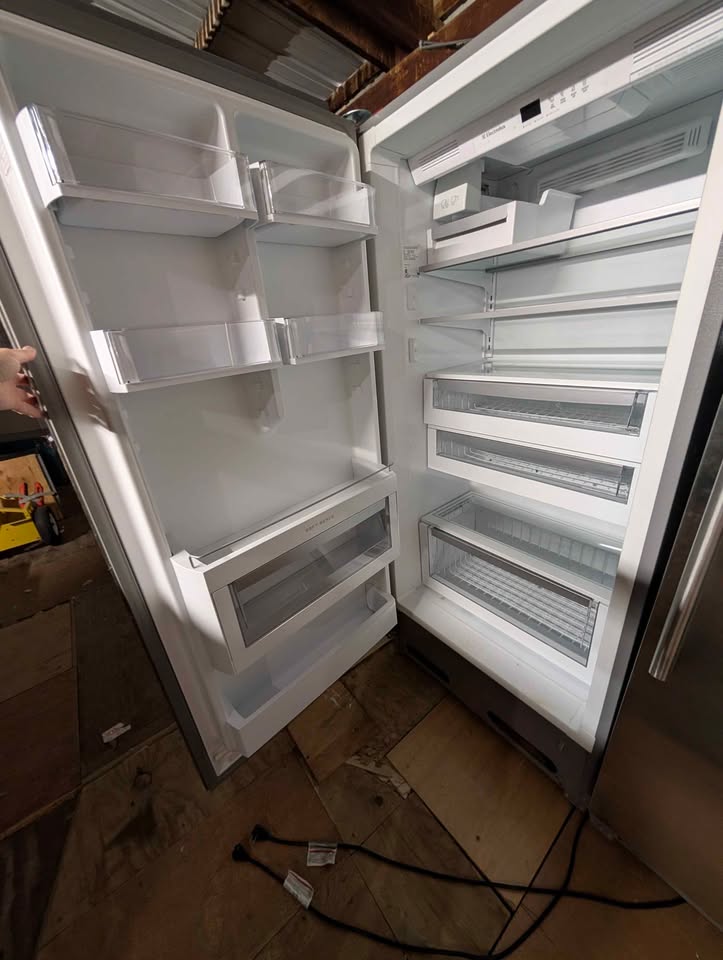 Electrolux side by side refrigerator & freezer