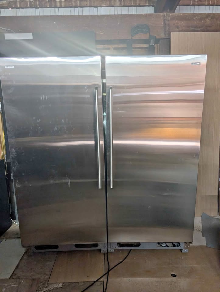 Electrolux side by side refrigerator & freezer
