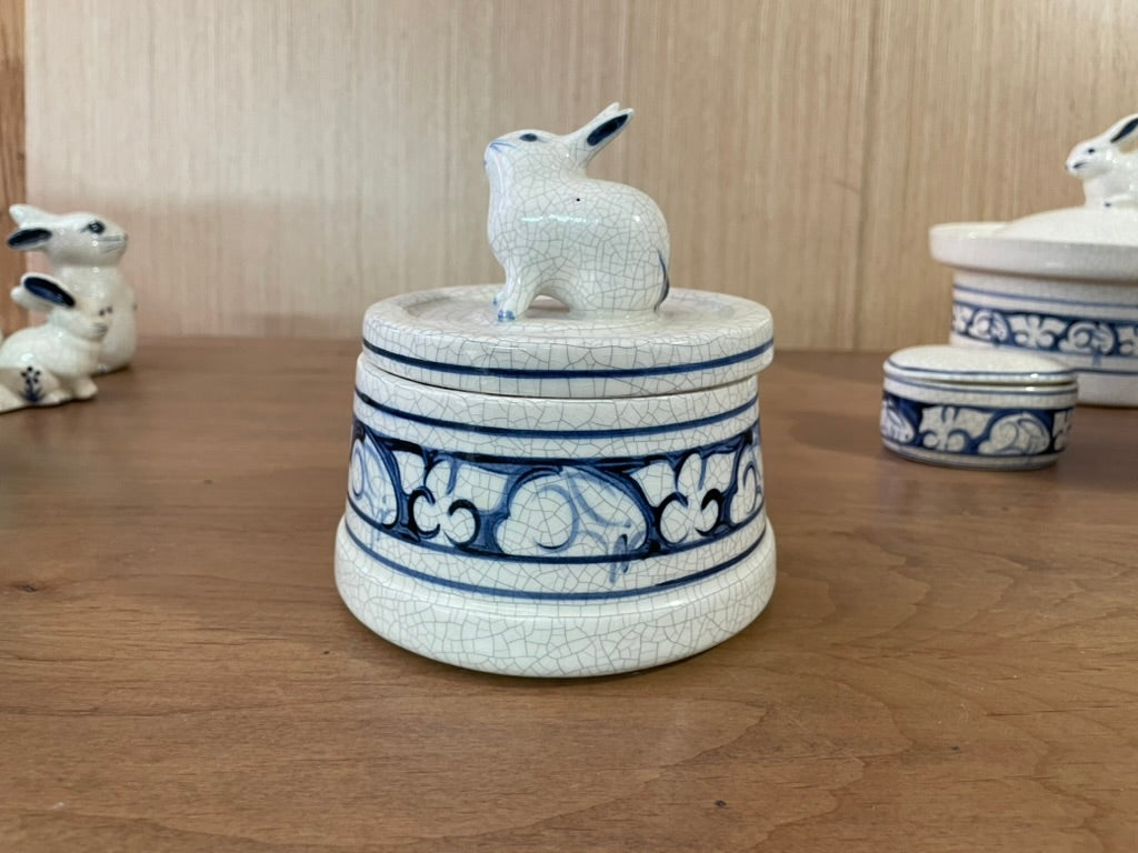 Dedham Pottery Vintage 1986 china Set with Bunny