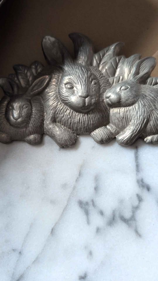 Bunny cutting board and serving dish set