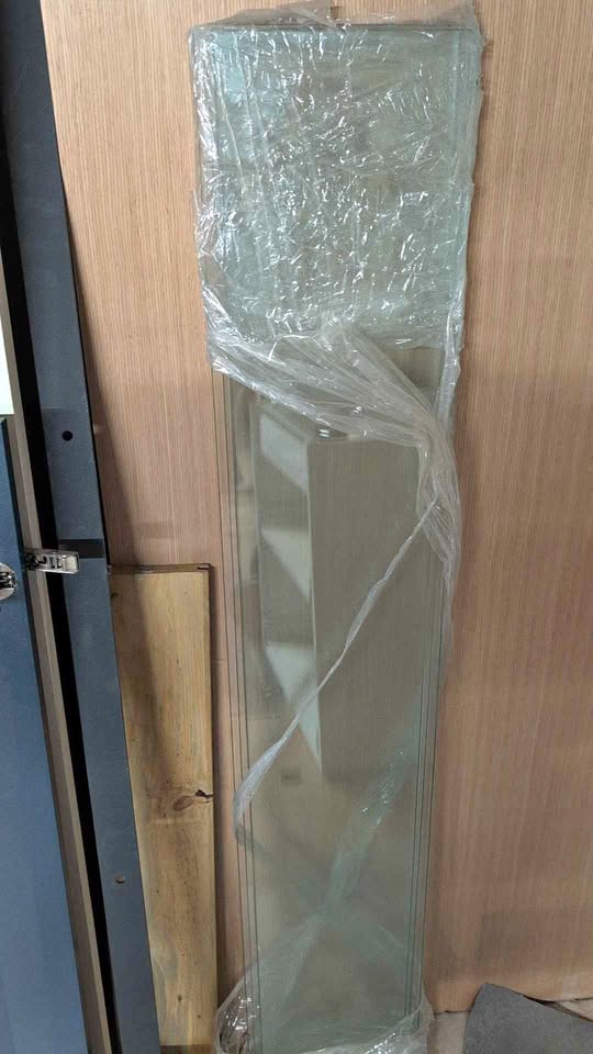 Glass shelves set of 4
