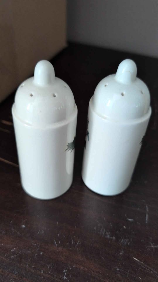 Portmeirion Holy & Ivy salt and pepper shakers