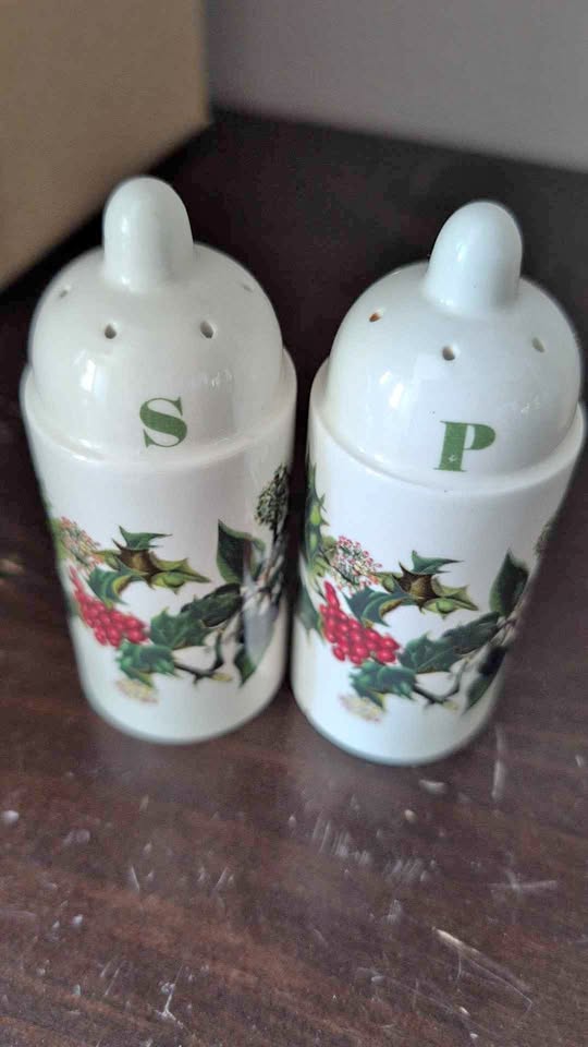 Portmeirion Holy & Ivy salt and pepper shakers