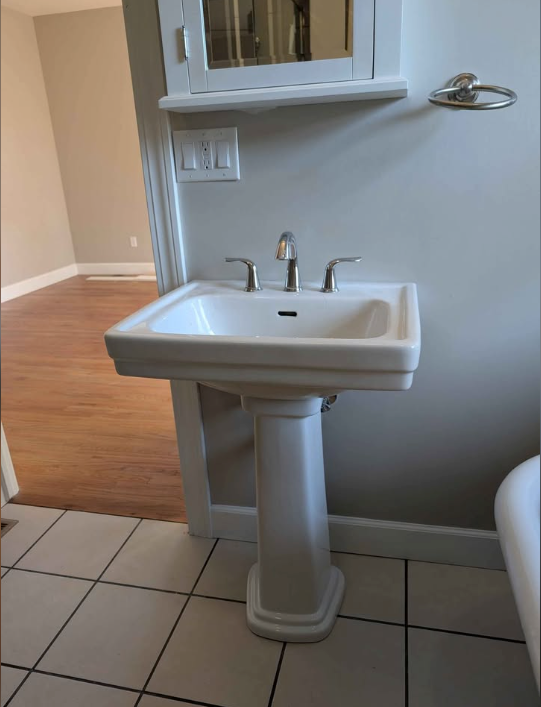 Bathroom single sink vanities, pedestal sinks in Kersey, CO